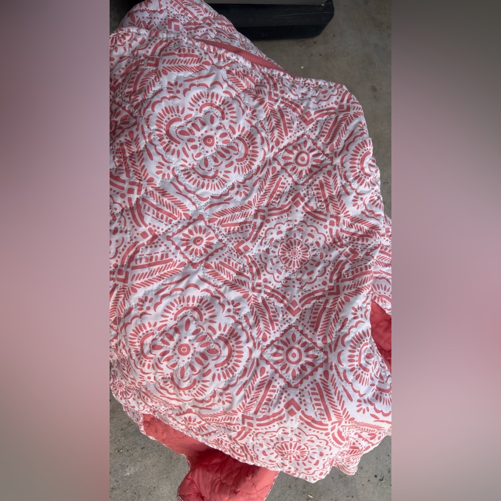 Pink and White Patterned quilt - Picture 7 of 8